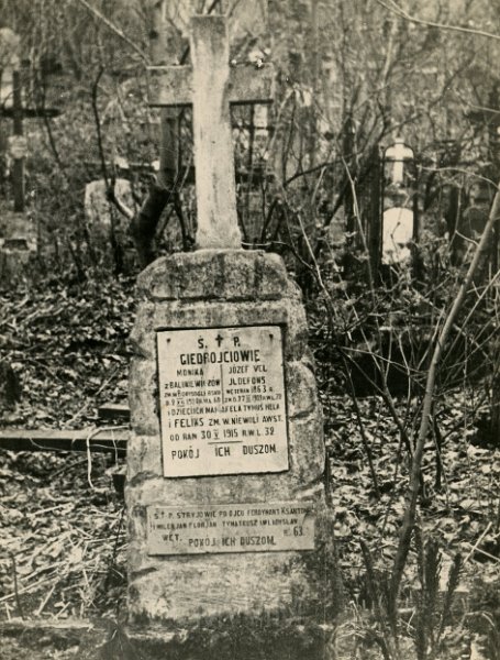KKE 4407.jpg - Pomnik nagrobny Józefa Ildefonsa i Moniki Giedrojć.